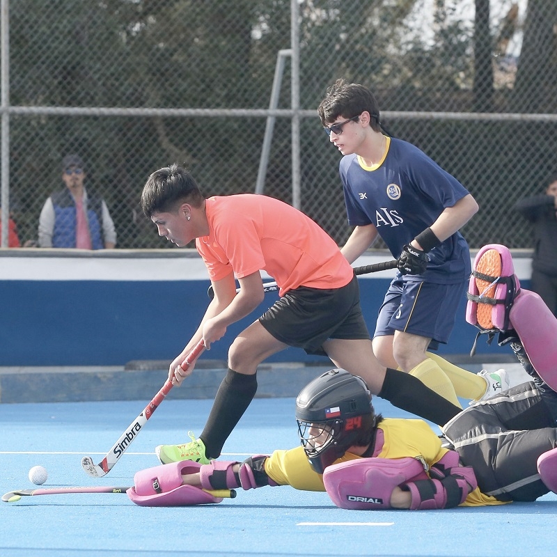 El Hockey Césped es de Oro: Equipo Sub 16 Varones de Linares se coronó Campeón en Torneo H5 en Santiago 