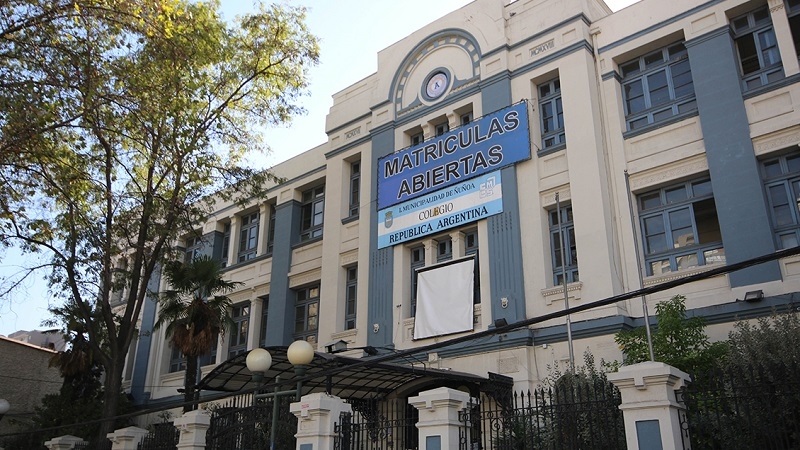  Denuncian a docentes de colegio en Ñuñoa por abuso y acoso sexual contra estudiantes