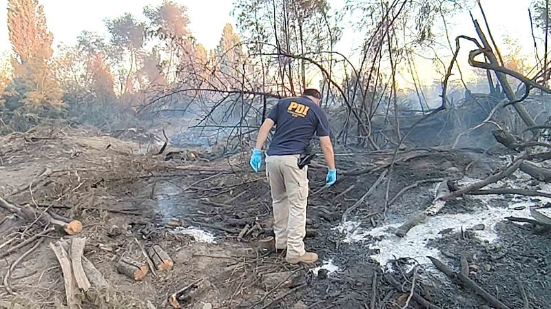 Linares:  equipo especializado de la PDI investiga incendios en sector La Isla