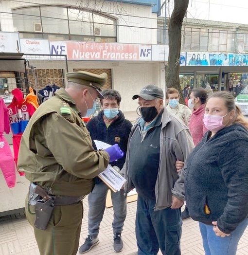 Carabineros enseña a detectar billetes falsos y evitar ser víctimas de estafas