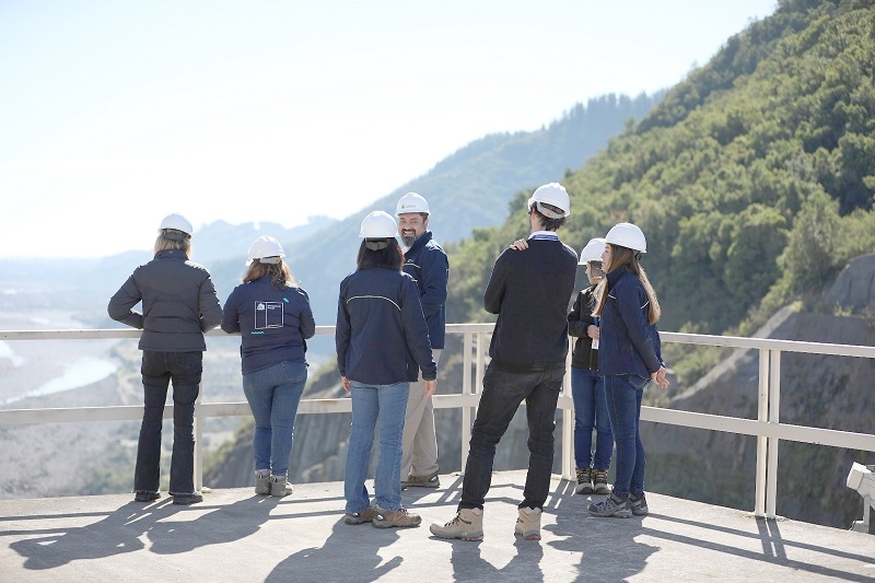 Seremi de Energía del Maule visita central Colbún para conocer su funcionamiento