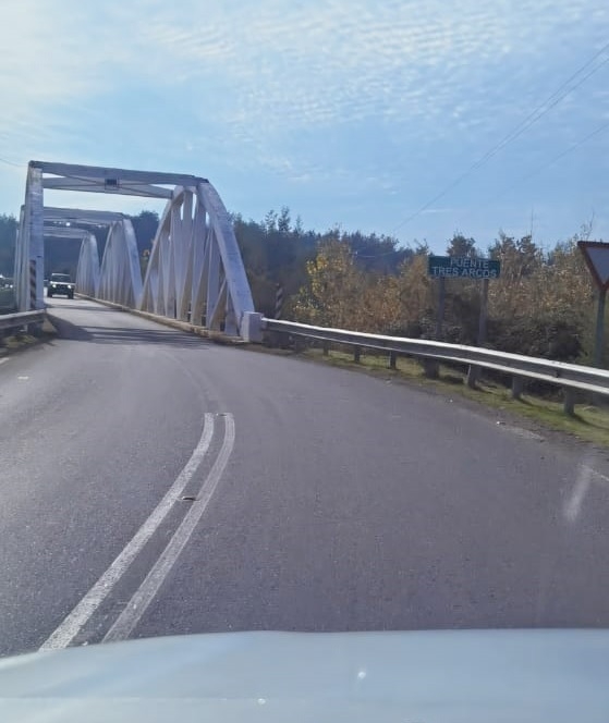 Linares: conductores solicitan mejorar señalética en puente Tres Arcos