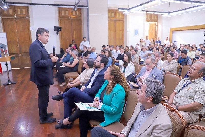 Ministro Valenzuela en seminario de tecnología geoespacial: “La información satelital aplicada es clave para seguir ampliando nuestras políticas públicas”