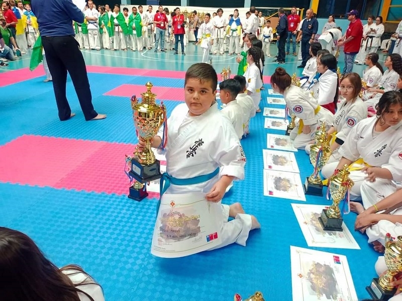 Longaviano se coronó campeón en karate a nivel mundial en categoría de 9 a 10 años en torneo disputado en Santiago