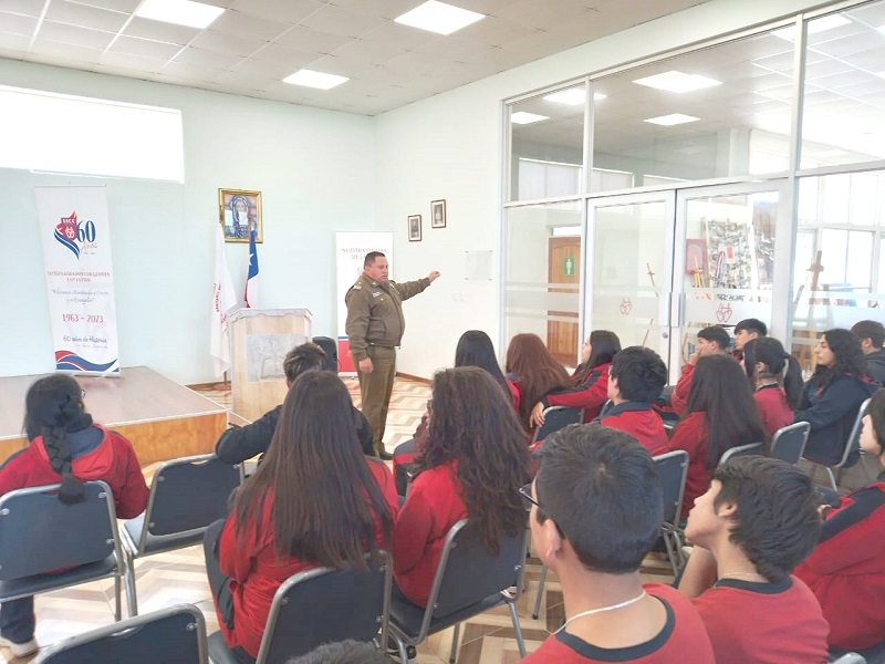 Carabineros y Senda realizaron charla sobre la ley de responsabilidad penal adolescente en San Javier