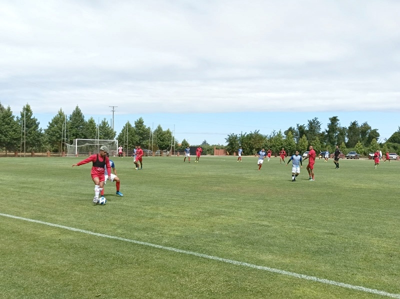 Albirrojos realizaron práctica futbolística ante Ñublense en Chillán 