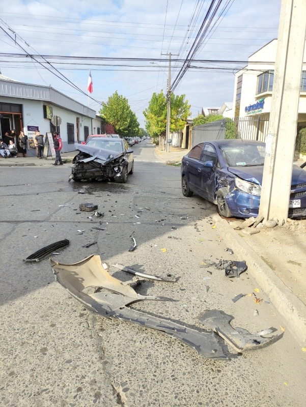 Linares: accidente de tránsito protagonizan dos vehículos en calles Lautaro con Mario Dueñas