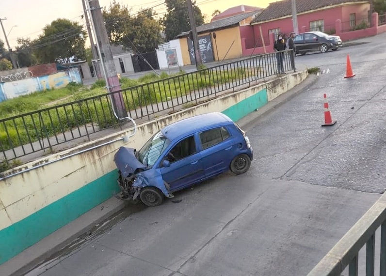 Accidentes de tránsito e incendio de vehículo movilizaron a bomberos en  Colbún y Linares