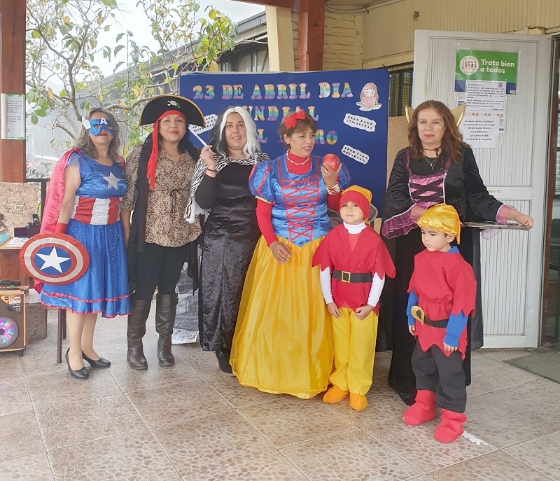 Colegio Margot Loyola de Linares resaltó el Día del Libro