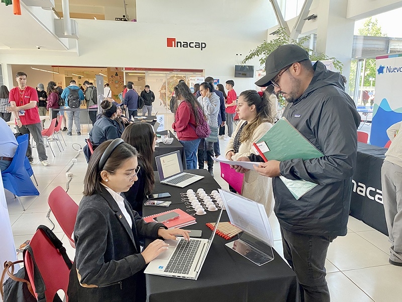 Feria Laboral INACAP-CPC abre oportunidades de empleo en el Maule