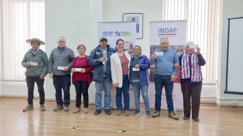 INDAP ENTREGÓ BONOS DE RECUPERACIÓN Y REACTIVACIÓN PRODUCTIVA A PEQUEÑOS AGRICULTORES DE LINARES.