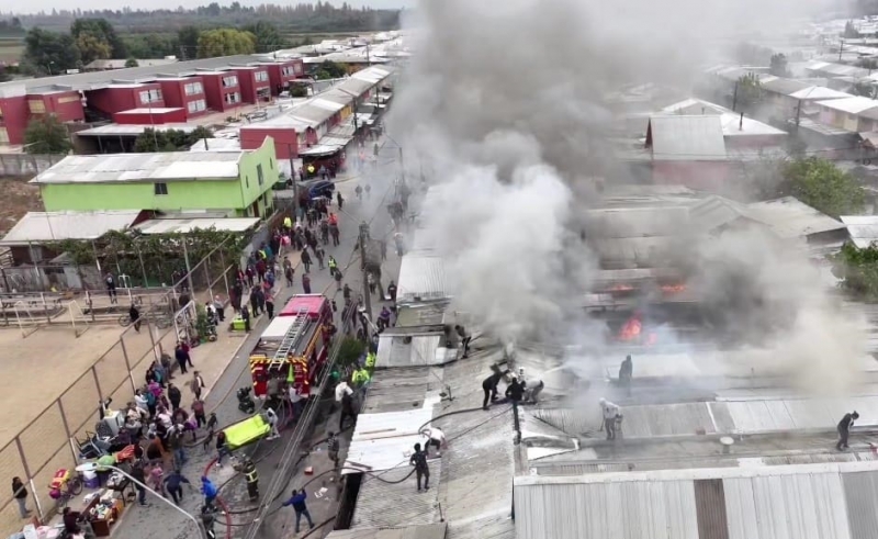 Linares: incendio afectó a 3 casas en sector Nuevo Amanecer