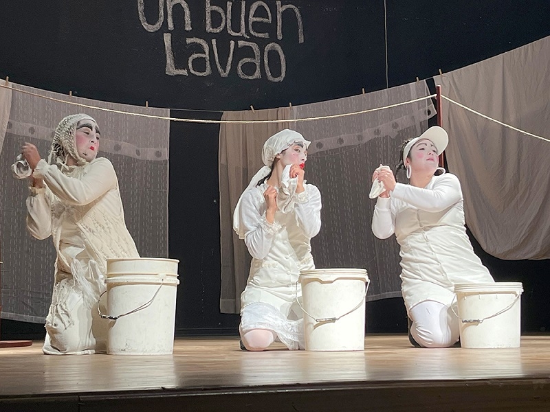 Longavianos ovacionaron comedia teatral “Un buen lavao”