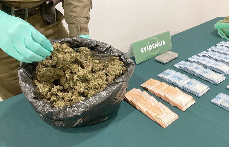 Colbún: OS7 de Carabineros incautó marihuana elaborada y más de $5 millones en efectivo