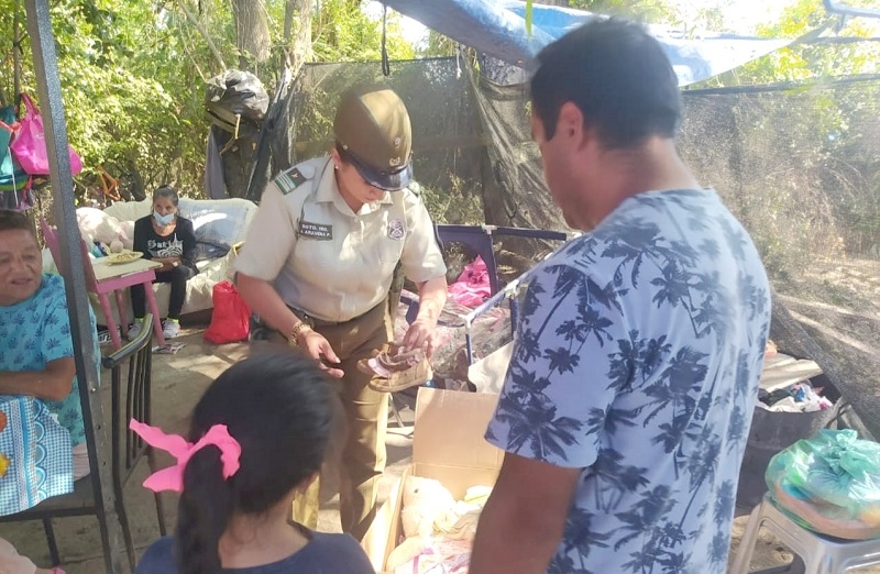  Yerbas Buenas: Carabineros cooperó con familia que perdió su casa tras incendio en el sector de Gúmera