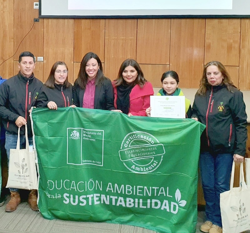 Colegios de Linares destacan con nivel máximo en Certificación Ambiental