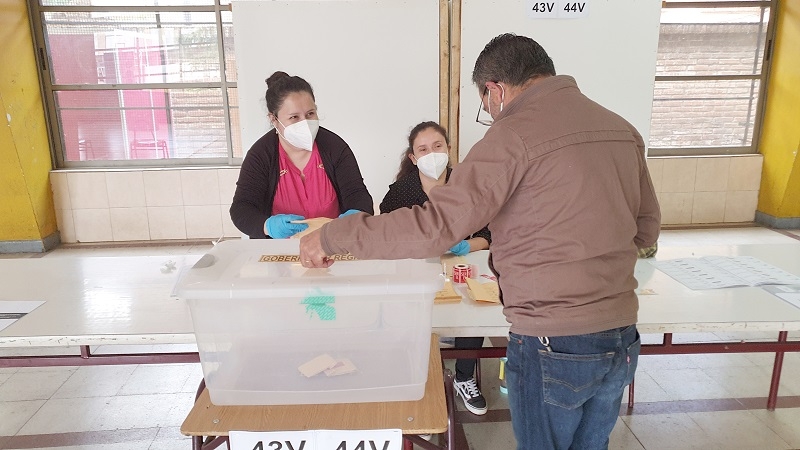 Servel explica con qué documentos debe desplazarse para votar