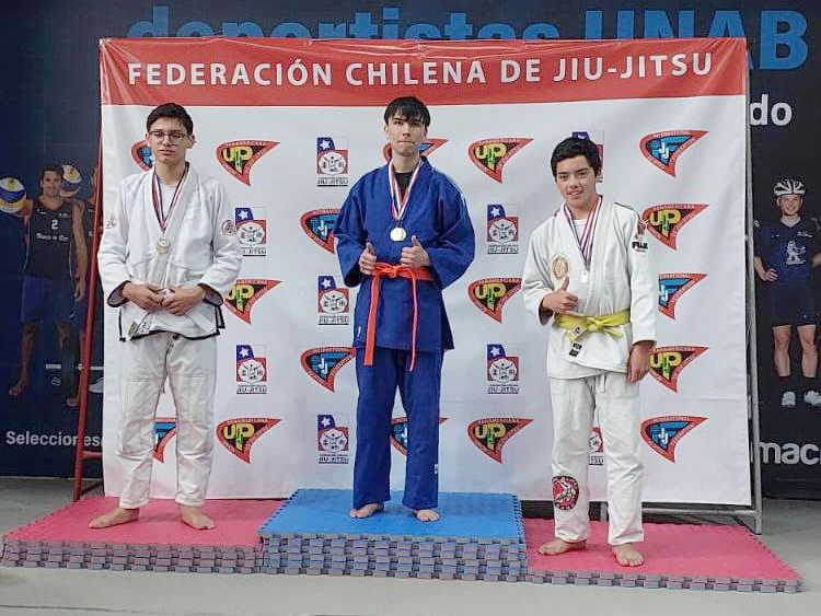 Escuela Arias Jujitsu de Linares con destacada participación en Santiago