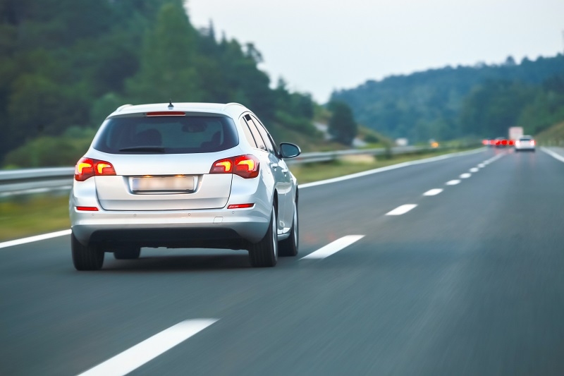 Consejos para una conducción automovilística segura en carretera