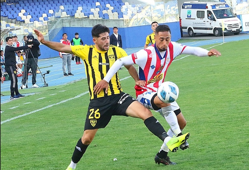 Albirrojos juegan partido clave ante rival directo Fernández Vial con debut en casa del Kalule 