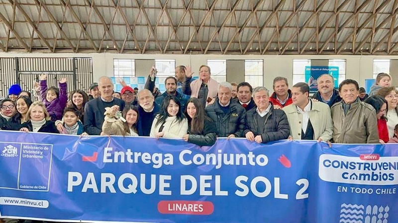 Ministro Carlos Montes encabezó inauguración del conjunto habitacional Parque del Sol II en Linares