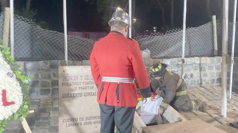 Trasladan restos de Manuel Sepúlveda y Parra, fundador del Cuerpo de Bomberos de Linares