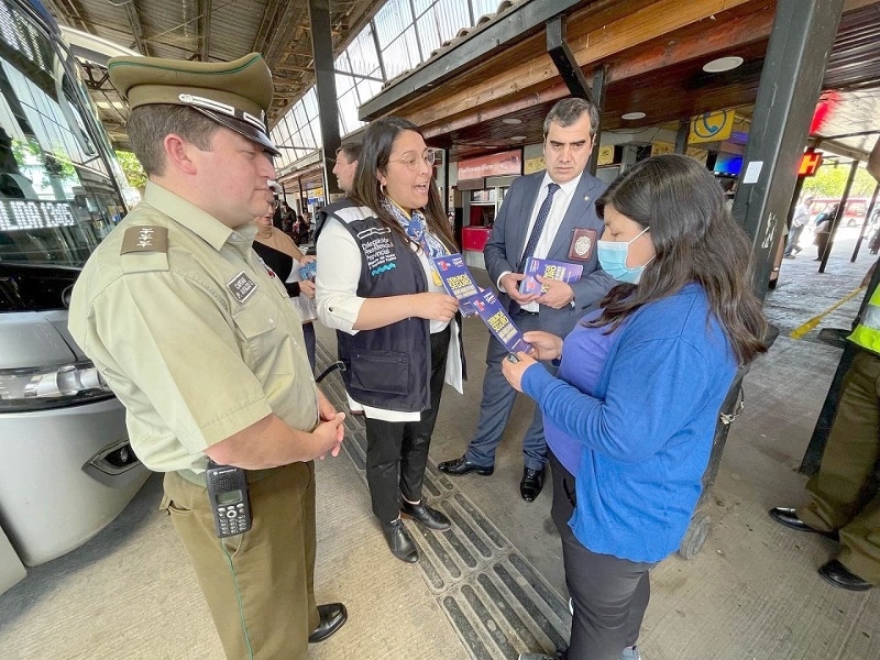 Parral: Autoridades realizaron jornada de prevención en terminal de buses