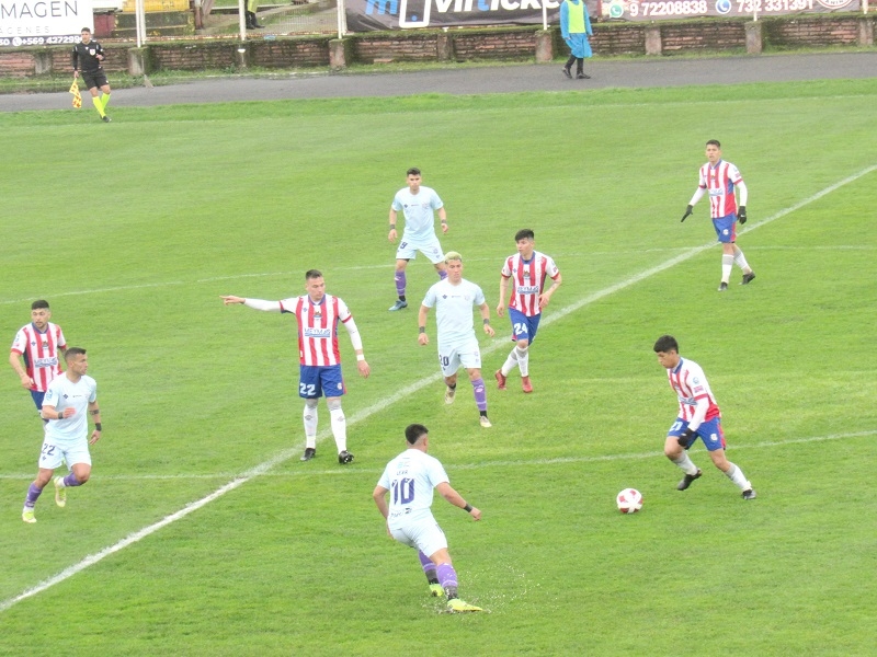 Tras la sexta derrota consecutiva asoma el fantasma de Tercera en los albirrojos 