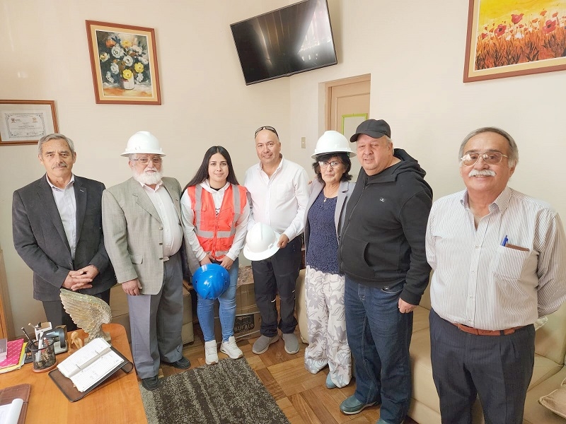 Empresa entrega donación a la especialidad de Electricidad del Instituto Politécnico de Linares