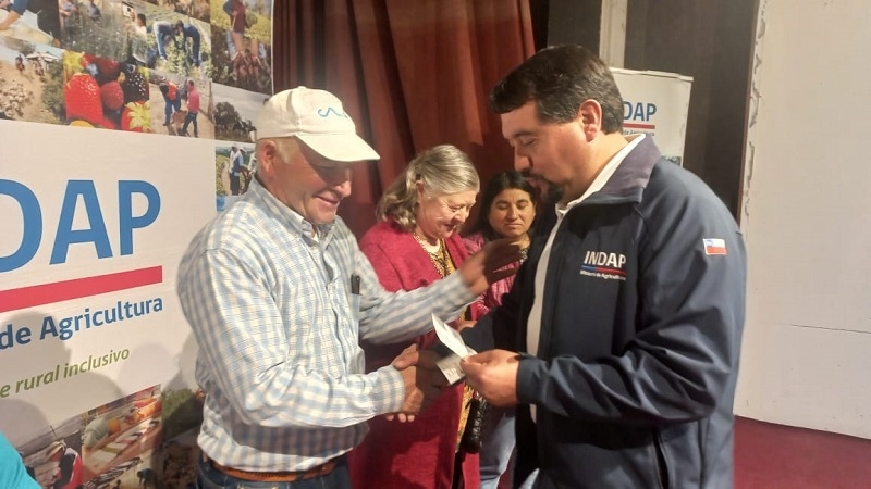 Usuarios de INDAP de la comuna de Chanco recibieron incentivos para el fortalecimiento ganadero y apícola a través de convenio INDAP-GORE Maule