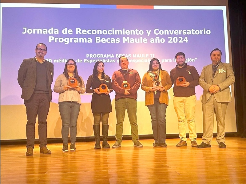 21 médicos del programa Becas Maule II fueron reconocidos por el Servicio de Salud Maule