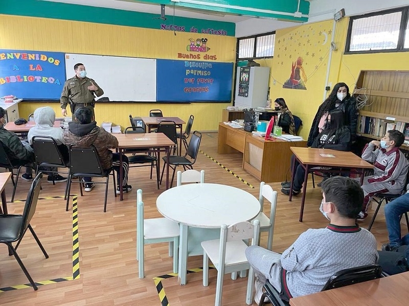 _realizan charlas preventivas en escuelas y liceos