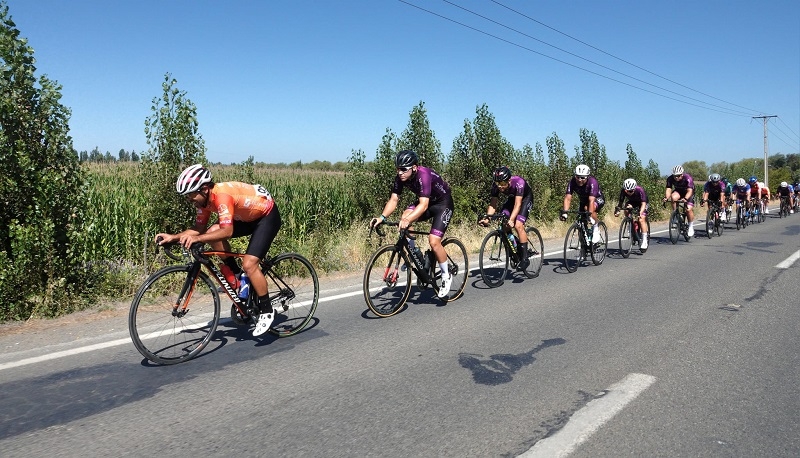 En verano ciclistas continúan pedaleando en camino a Palmilla 