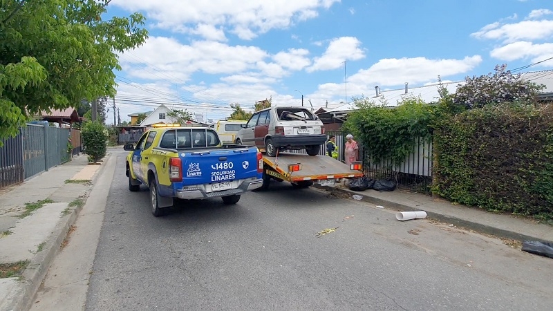 Linares: en marcha trabajo de retiro de vehículos abandonados