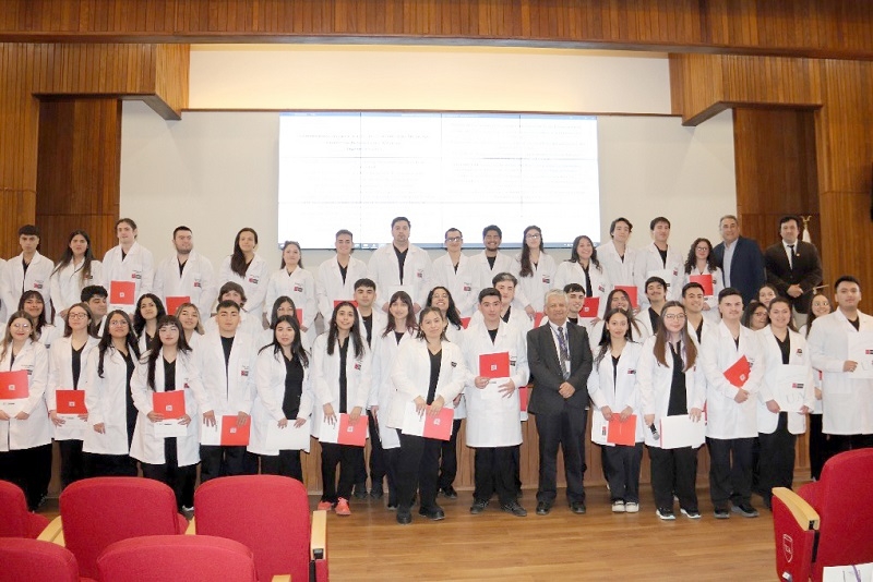 Ceremonia de investidura destaca la importancia del servicio público para los estudiantes de Medicina