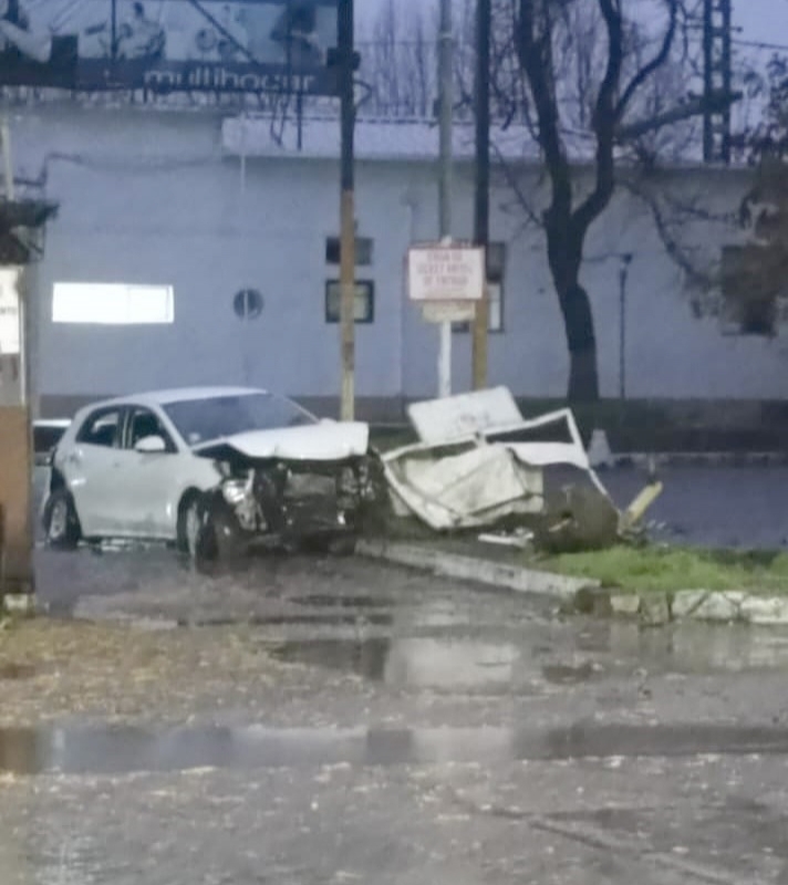 Linares: choque de vehículo dejó daños en instalaciones de Estación de Ferrocarriles