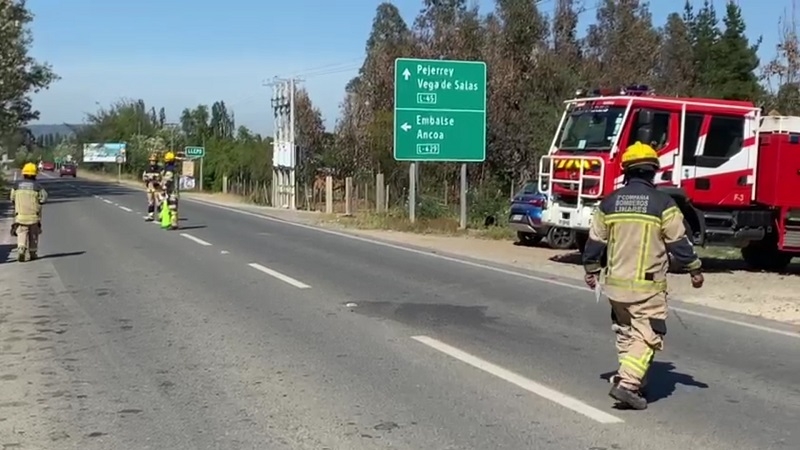 Bomberos de Linares llama a conducir con precaución en el inicio del fin de semana largo