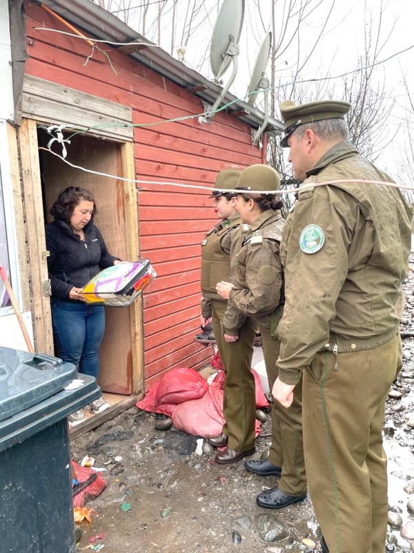  Longaví: Carabineros llevó ayuda a familia damnificada por las lluvias