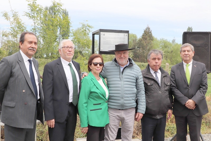 Liceo Bicentenario Arturo Alessandri Palma de Longaví conmemoró su aniversario 46 con placa distintiva al ex Presidente de la República