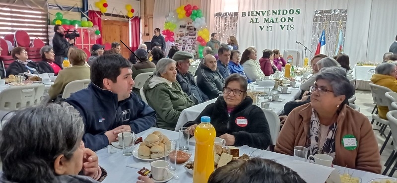 Realizan “Encuentro de integración” del programa Vínculos que reúne a personas mayores de Colbún