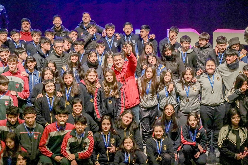 En Linares se realizó premiación a los estudiantes que dieron vida a  los Juegos Deportivos Escolares 2024 