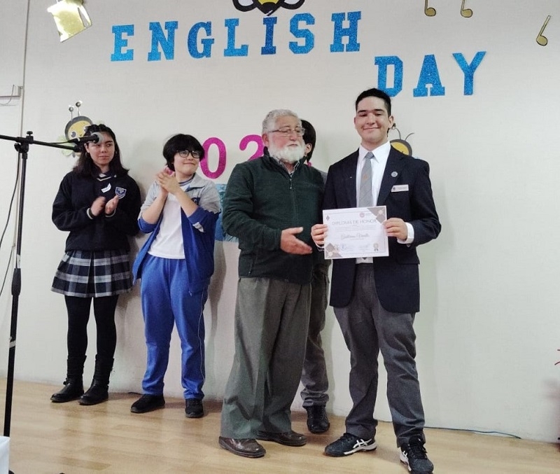 Red de Inglés Masters Team Network de Linares realizó "English Day" en Instituto Politécnico