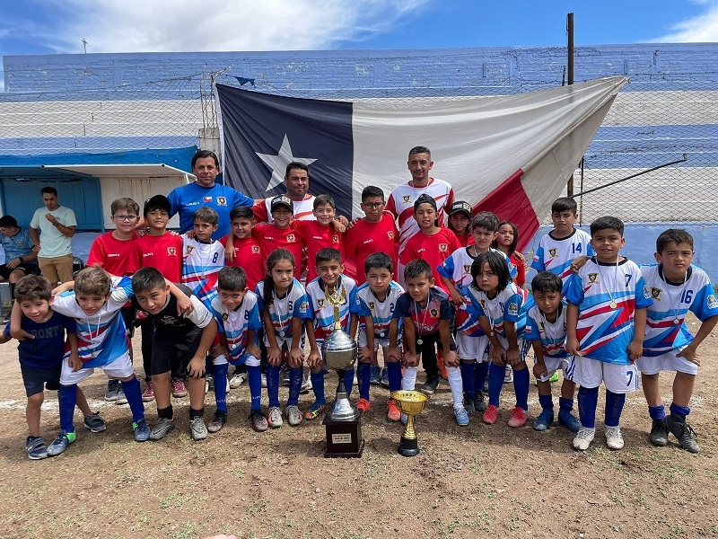 En Argentina  Escuela de Futbol Minicracks se coronaron campeones en torneo Internacional “Paso Las Leñas”.