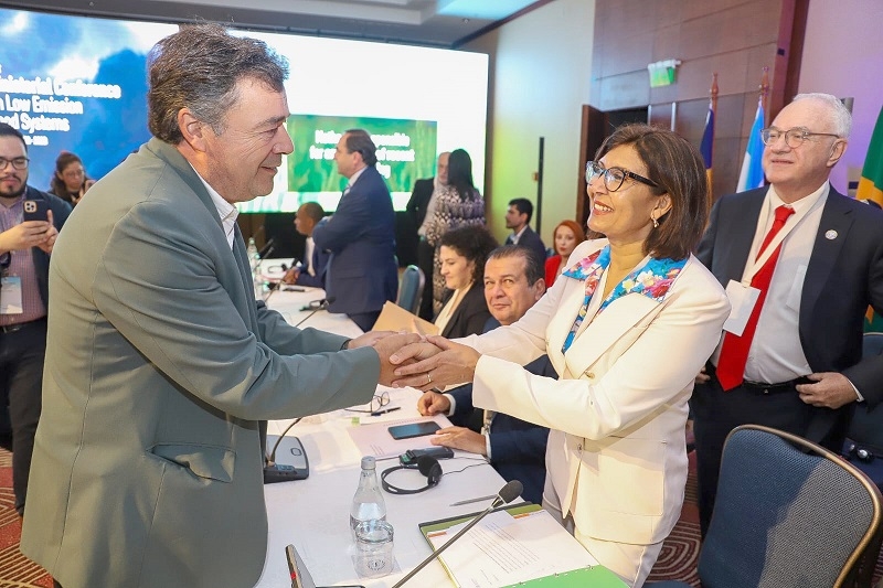 Chile y España encabezan primera conferencia mundial de ministros para reducir emisiones de metano en la agricultura