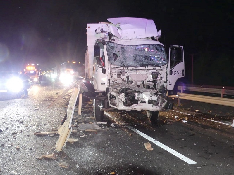 Ruta 5 Sur: Un fallecido y varios heridos en choque de bus con dos camiones 