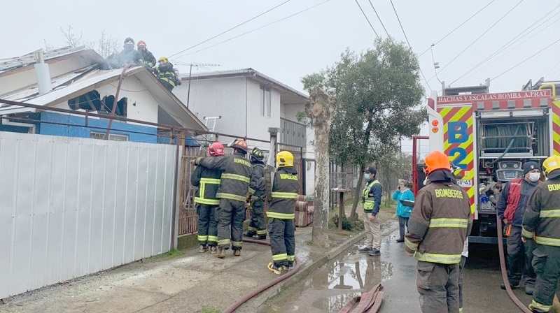 Linares: incendio afectó a vivienda en población Emilio Gidi