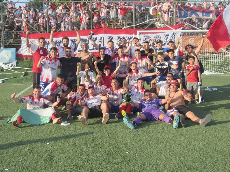 Jugadores del plantel de Deportes Linares de la temporada 2022 esperan que se les cancele lo prometido 