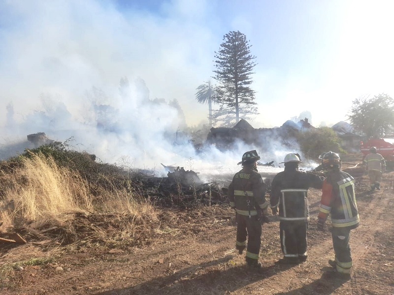 Incendio de pastizales consumió restos de una vieja casona patronal de más de 200 años en Maule