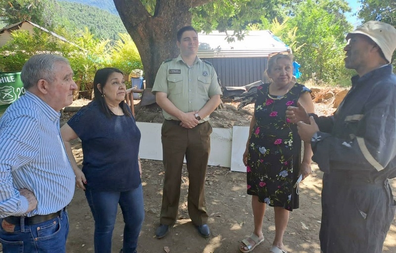 Carabineros y Agrupación “Mujeres en Acción” cooperaron con adulto mayor del sector cordillerano de Linares