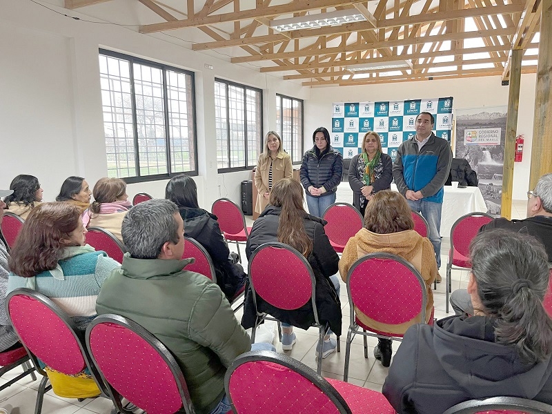 Gobernadora Regional Cristina Bravo se reunió con agricultores de Longaví afectados por las lluvias